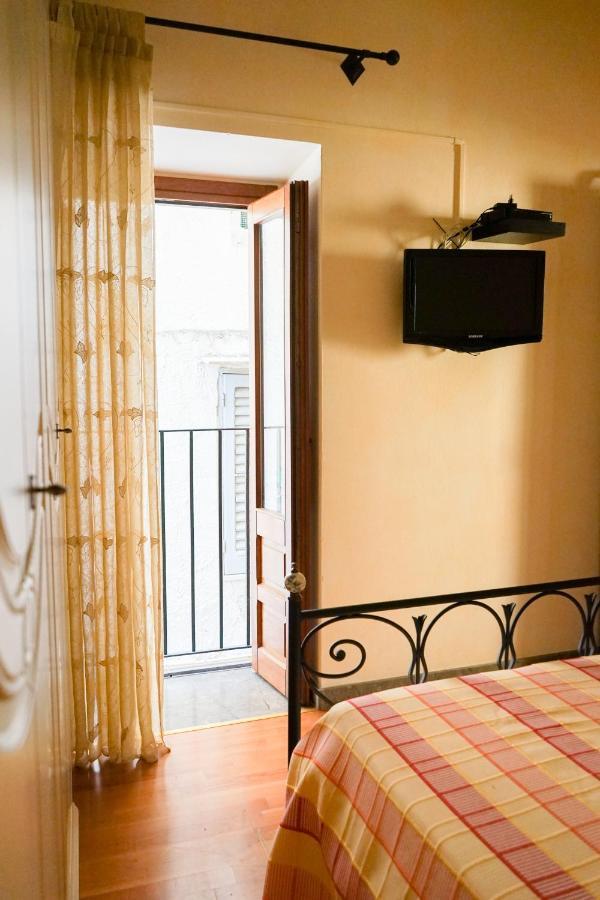 Mela'S House Apartments Cefalù Eksteriør billede